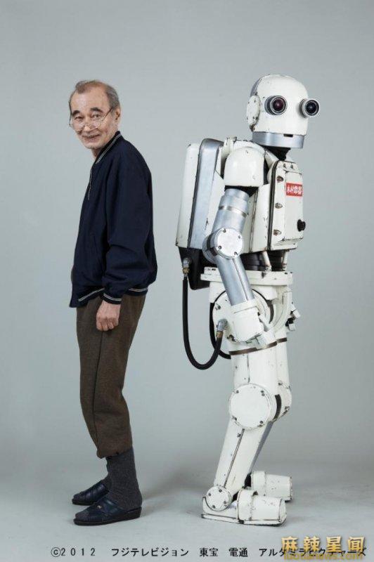 日本喜剧机器人大爷 陪伴老人是件简单又复杂的事插图3