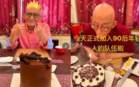 游本昌90岁生日照 老戏骨自侃步入90后生活