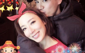 杨怡怀孕挺七个月孕肚首度露面 亲自开车载母亲外出自曝预产期