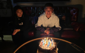 张艺谋妻子陈婷为二儿子庆生 网友:爸爸去哪儿了?
