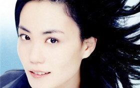 窦靖童晒与王菲同框照什么样子 51岁王菲和女儿看起来像姐妹