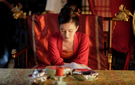 清平乐贾教习扮演者是谁 在剧中帮助张妼晗上位得圣宠