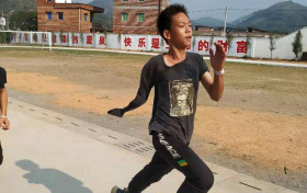 单手少年张家城哪里人 张家城个人资料简介
