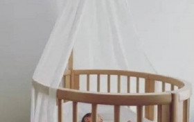 应采儿晒小儿子全身照 小宝宝睡得很香甜