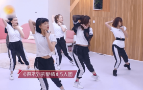 蓝盈莹耳机项链好特别 这个耳机新戴法你们get到没