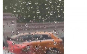 许魏洲车玻璃被冰雹砸裂 看照片不好意思我笑了