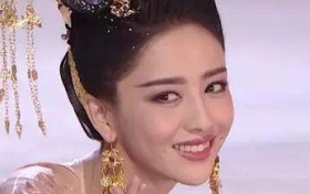 佟丽娅唐装造型什么样子 一颦一笑皆是风情