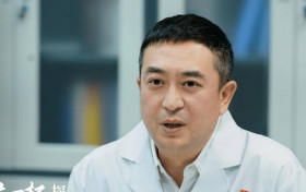 邓伦防护服造型什么样子 在燃热的夏季会不会热坏了