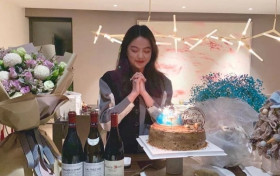 王文也庆生红酒照曝光 王文也个人资料背景男友是谁