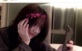 汪峰大女儿小苹果近照曝光 妆容精致不像14岁感觉要恋爱了