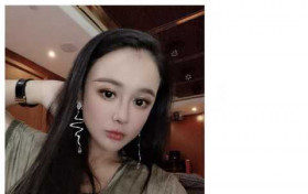 冉莹颖晒照被网友直呼整成鬼 三胎产后头皮都凸显了