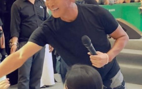 61岁齐秦商演肚腩突出 四首歌出演费过百万