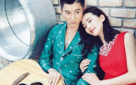 吴奇隆和丈母娘只差2岁！看到同框照片时，网友：叫妈有点尴尬