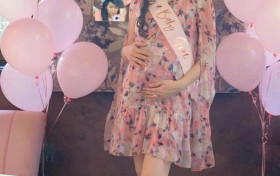 吴佩慈第四次剖腹生下四胎女儿 孩子5.4斤重长得像爸爸