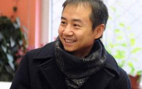 毛孩近照曝光42岁依然娃娃脸 发际线后移明显引担忧