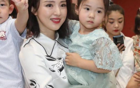 佟大为父女罕现同现身女儿长腿吸睛 二人捧场董璇高档亲子餐厅