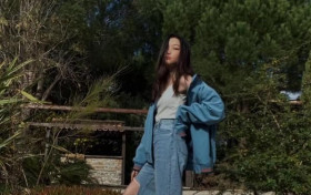 13岁李嫣近照吊带露肩性感撩人 越来越像妈妈王菲