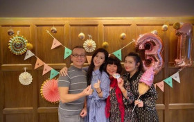 Selina情绪崩溃机场痛哭 自曝全家赴澳旅行意外连连