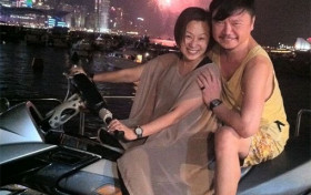 曾倾家荡产救爱妻 艾威与圈外老婆结束18年婚姻