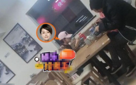 马伊琍街头小店吃面 捧着大碗吃的津津有味