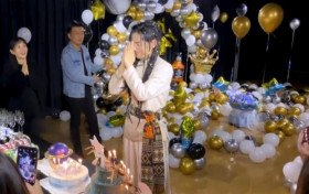 张杰谢娜喝交杯酒 洋溢着温馨美满的氛围