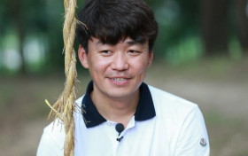 曝王宝强女友生子 被曝工作人员护着一个襁褓中的婴儿