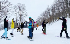 王思聪带前女友赴日滑雪 女方开心晒照炫耀特殊待遇