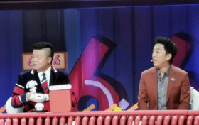 黄渤录制奇葩说决赛 与实力派同坐表情自然毫无惧色