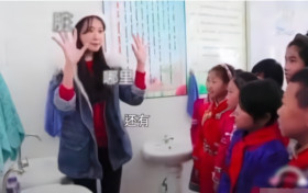 林志玲教小朋友如何正确洗手 妇唱夫随秀恩爱