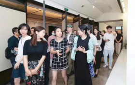 周迅离婚风波后首现身心情大好 手上未戴婚戒又引猜测