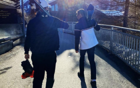 胡杏儿老公一起外出滑雪 夫妻俩背影同框恩爱又温馨