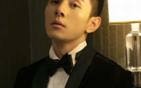 李佳琦直播追星华晨宇 《寒鸦少年》现场看10遍