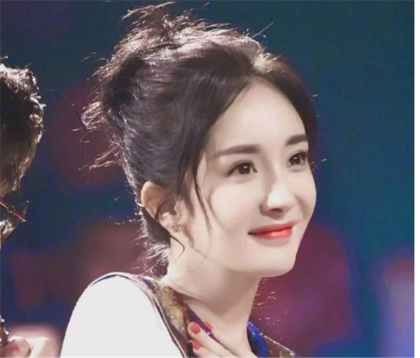 杨幂发际线怎么弄低原来这样遮住就可以了